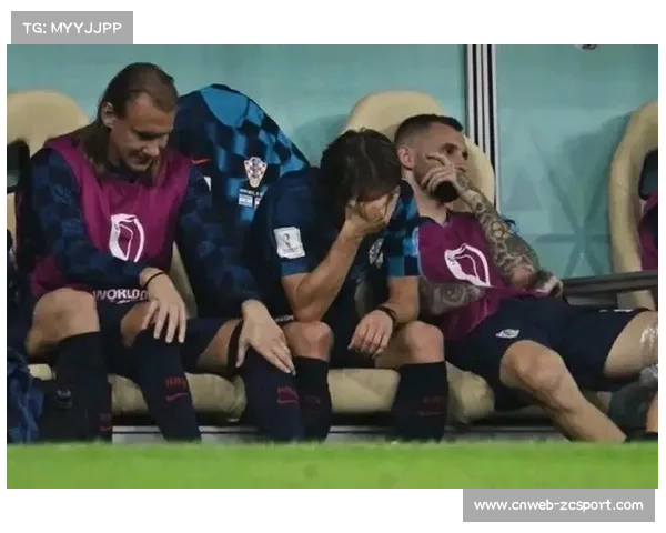 克罗地亚老将莫德里奇赛前热身受伤，泪别国家队